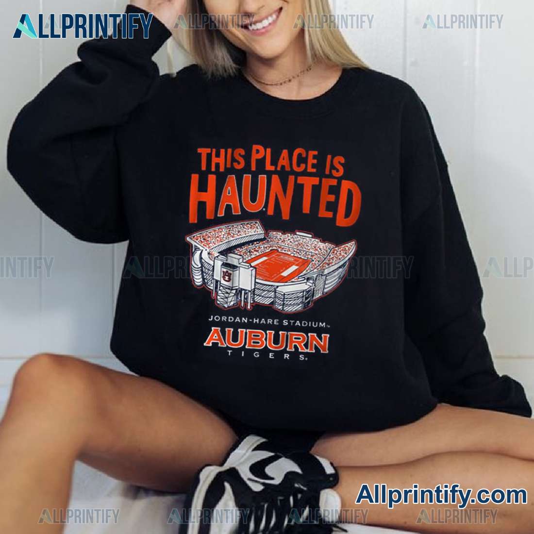 Auburn Tigers This Place Is Haunted Graphic Unisex T-shirt V3FdcSY