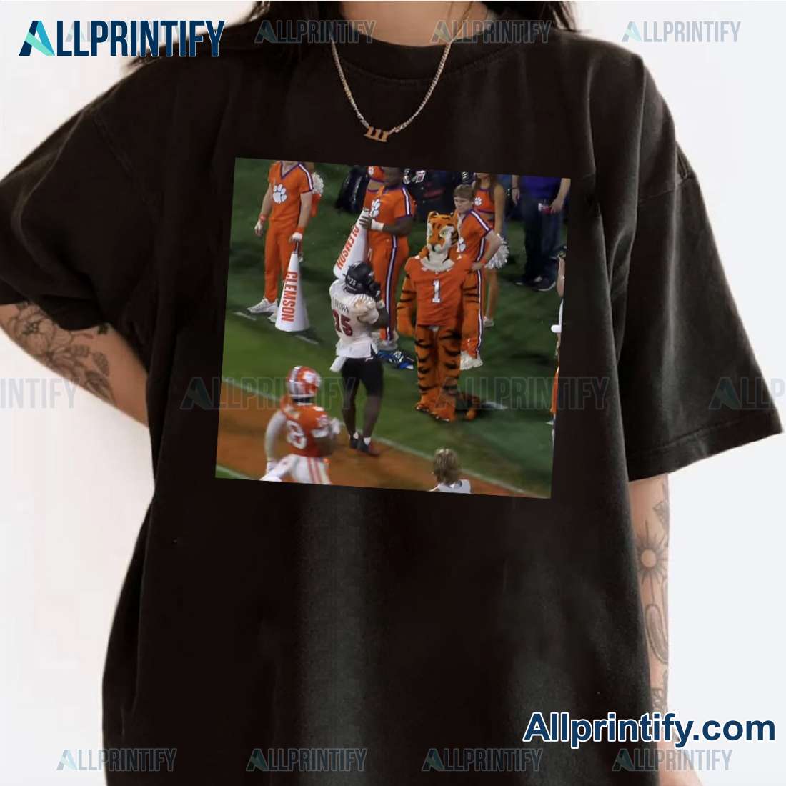 Louisville Did The Go-to-sleep Motion To The Clemson Mascot Unisex T-shirt-a pY9jNDz