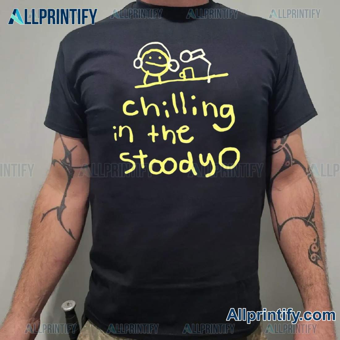 Chilling In The Stoodyo Unisex T-shirt-a xdgIakE